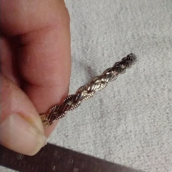 Silvertone decorative bangle bracelet - Picture 1 of 4